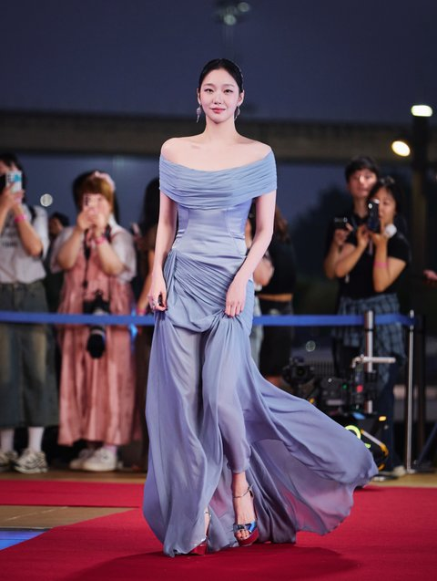 pannchoa's tweet photo. Is Kim Goeun the epitome of Korean standard beauty?
https://t.co/Y8iYZxv54d https://t.co/vGQK4KqEtf