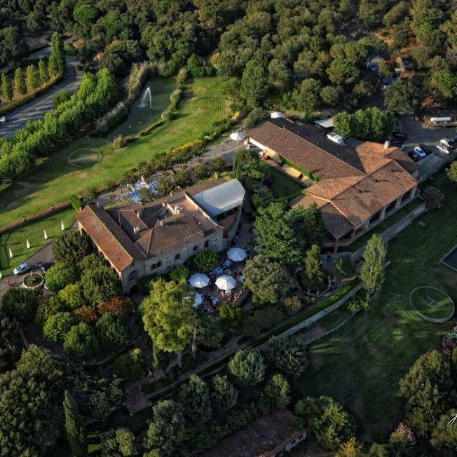 ActuFoot_'s tweet photo. 🚨🚨 Lamine Yamal 🇪🇸 organise ce soir UNE ÉNORME FÊTE pour célébrer ses 19 ans près de Barcelone. 🎂🥳

👥 Plus de 100 invités
🏰 Un domaine historique datant du XIIe siècle
🌳 40 hectares de propriété
🚁 Un héliport pour permettre à certains invités d’arriver discrètement

🗞️ @elespanolcom