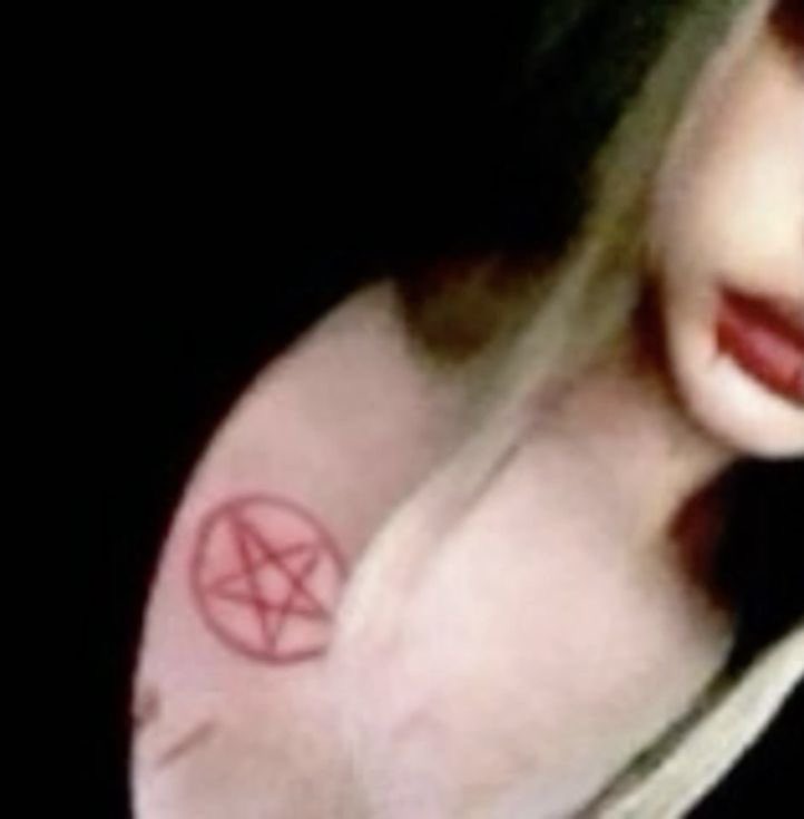 Pretty457603's tweet photo. Like they have egirls look like this.. #egirl #ageplayer #ddlg #community #com #comboys #comgirls #discord #chronicallyonline https://t.co/ROBsJ2fP49
