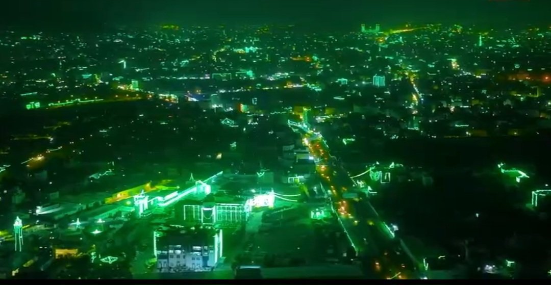 euccap's tweet photo. صنعاء المنورة تتوشح اللون الأخضر 💚
 وتستعد بكل شوق ،ولهفة 
للإحتفال بمولد 💚
 أزكى ،
وأجل،
 وأرقى إنسان منذ أن خلق الله البشرية جمعاء.

المولد  💚 النبوي لهذا العام
 سيأتي بالإنتصارات ،
و الخير ،
و الفرج
على شعب الإيمان والحكمة.

احتفل يايمن وافرح بميلاد طه.💚💚💚 https://t.co/wDCQPnEHu3