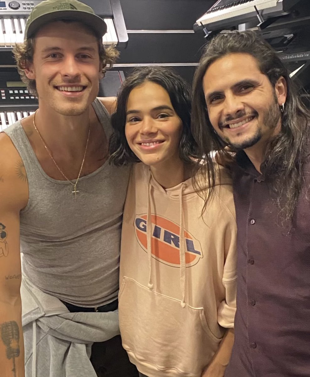 conexaoshawm's tweet photo. Shawn Mendes e Bruna Marquezine hoje no Rio de Janeiro https://t.co/AXXfXA8ndV