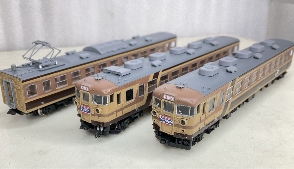 美*色様 昔の電車のサボ 165系 初代ムーンライト茶色 レタリングも終わり、無事に完成となり