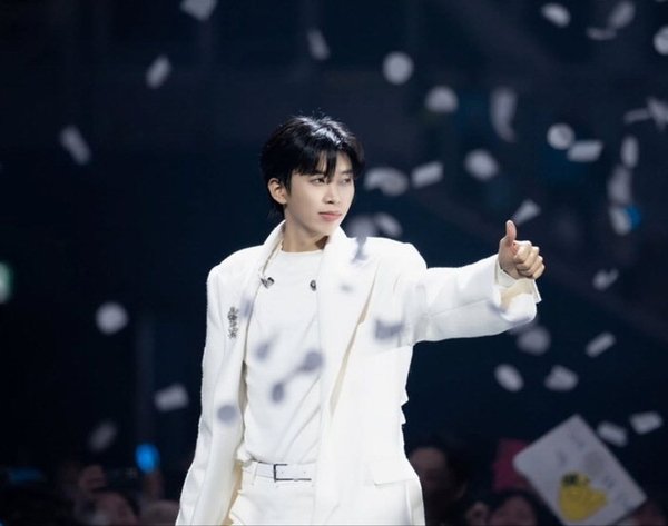 bombyeol1's tweet photo. 임영웅 ‘얼씨구’ 뮤비 1500만뷰 ‘절씨구’
https://t.co/9E8iBTmuXC
#임영웅 
#limyoungwoong
#IM_HERO_THE_STADIUM2 
#임영웅_순간을영원처럼
#임영웅_넘사벽아티스트 
출처:뉴스기사 https://t.co/MqLHnH1TbX