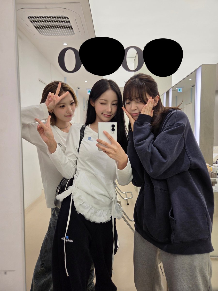 045a42's tweet photo. 헐 정원이랑 전소영 배우 뭔데???????????? https://t.co/6aE7c5KHvA