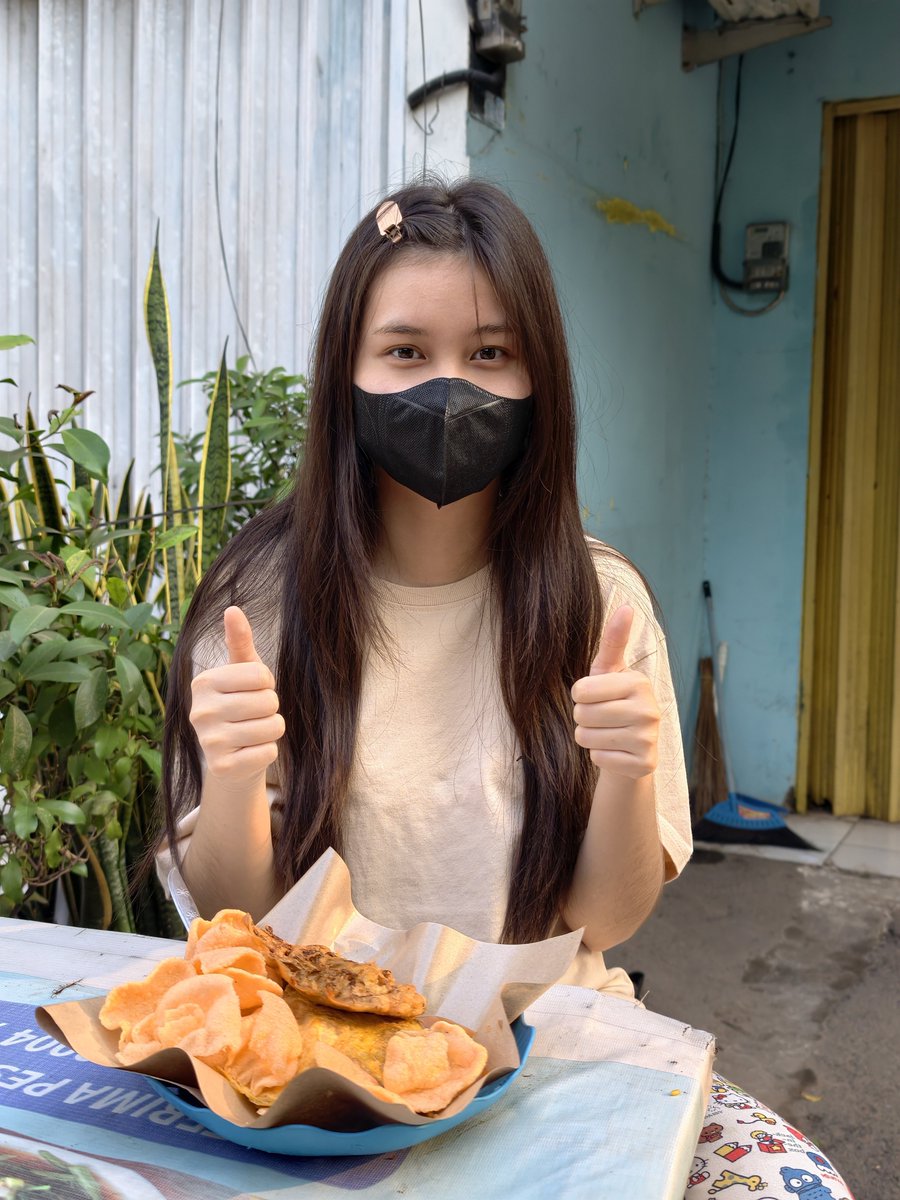 F_OllaJKT48's tweet photo. dah nyarap belum bang https://t.co/5VLlTt0Q7d