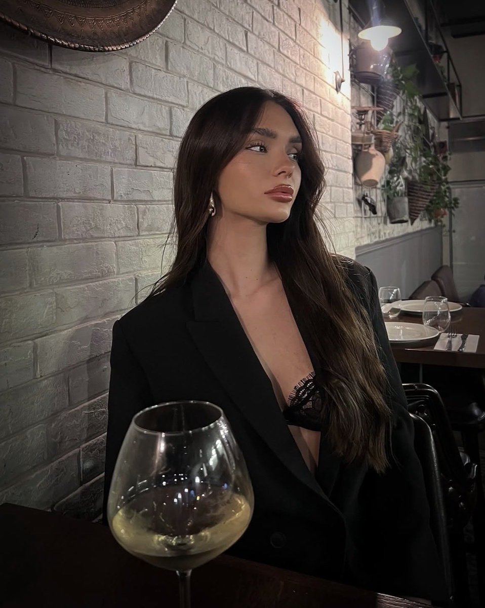 gothtypes's tweet photo. Gwendolyn Isla, you're the love of my life

Meu amor, 

No dia 29 de dezembro de 2024 eu conheci uma mulher excêntrica, que no meio de um jogo de cidade dorme falava mais que os cotovelos, mesmo depois de morta, e independentemente de qualquer coisa sempre culpava a Avery. https://t.co/f1FLsSTx53