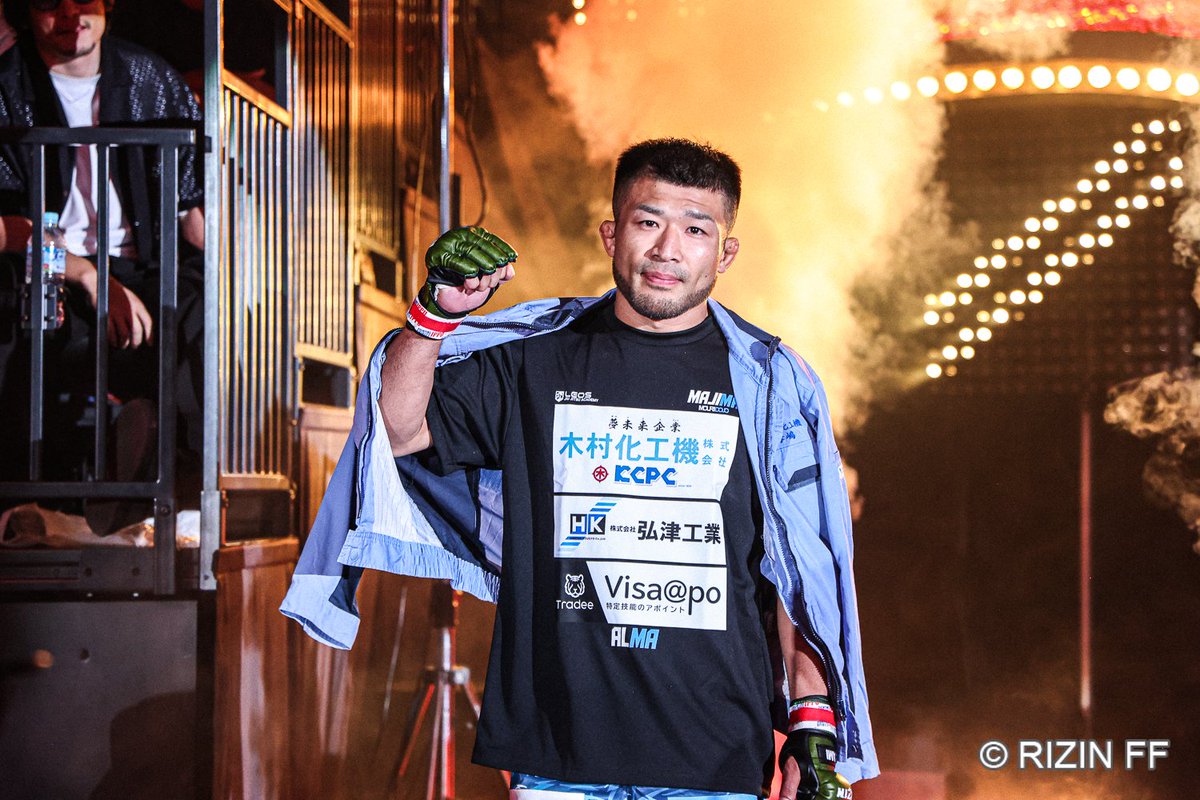 rizin_PR's tweet photo. ✏️試合結果レポート✏️
#RIZIN54 トヨタアリーナ大会🌉

⚔️第5試合⚔️
RIZIN MMAルール 66.0kg

🟥#摩嶋一整/@mouridojo 🇯🇵【LOSE】
ーーー🆚ーーー
🟦#武田光司/@koujitakeda0813 🇯🇵【WIN】

1R 4分58秒 SUB（タップアウト：アームバー）

📝試合レポート↓
https://t.co/MRp1a1UF0b

📡PPVアーカイブは8/16（日）まで🎟
お得な価格で発売中！
https://t.co/M3Y7pXserB