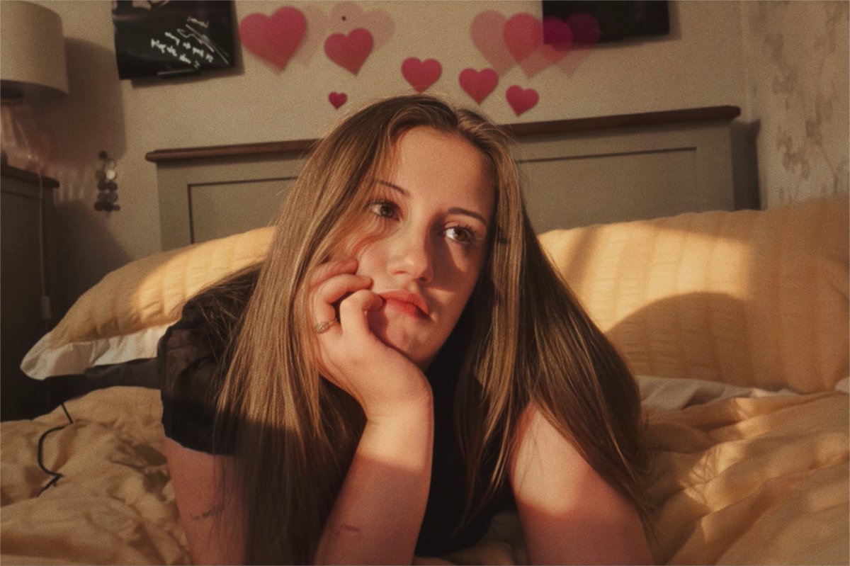 lilsaddiary's tweet photo. i thought these were cute🥺 i got my hair done today https://t.co/NNPH8nwXzy