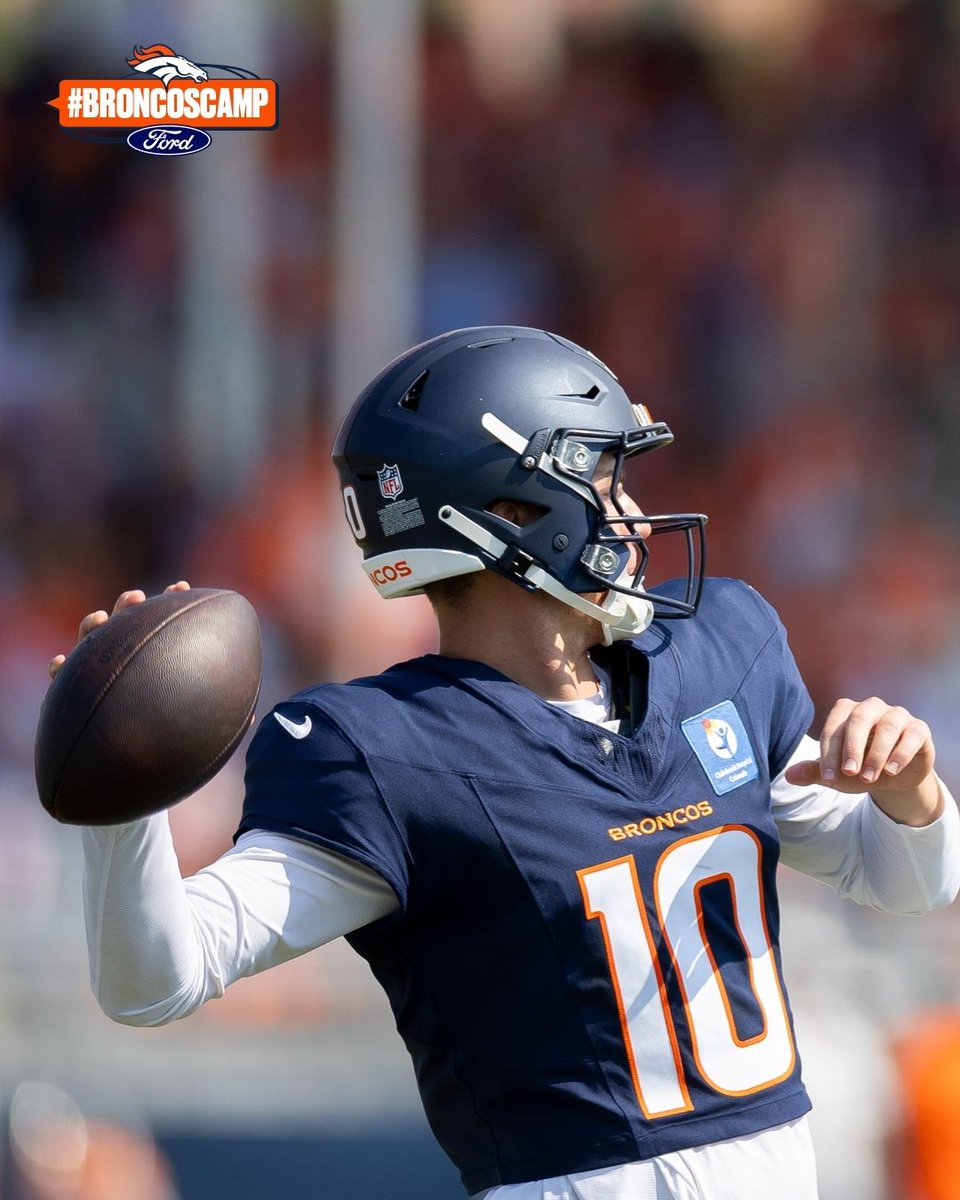 Broncos's tweet photo. Getting closer to some live 🏈 action 🙌 https://t.co/gzPAuPPm8D