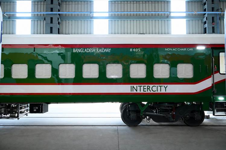 DDNewslive's tweet photo. Rail Coach Factory, Kapurthala to Roll Out First Rake of LHB Coaches for Bangladesh Railway 

Rail Coach Factory, Kapurthala, is set to achieve another significant milestone with the rollout of the first rake comprising 19 LHB broad gauge passenger coaches for Bangladesh Railway on 12 August 2026. 

@RailMinIndia #IndianRailways #RCFKapurthala #LHBCoach