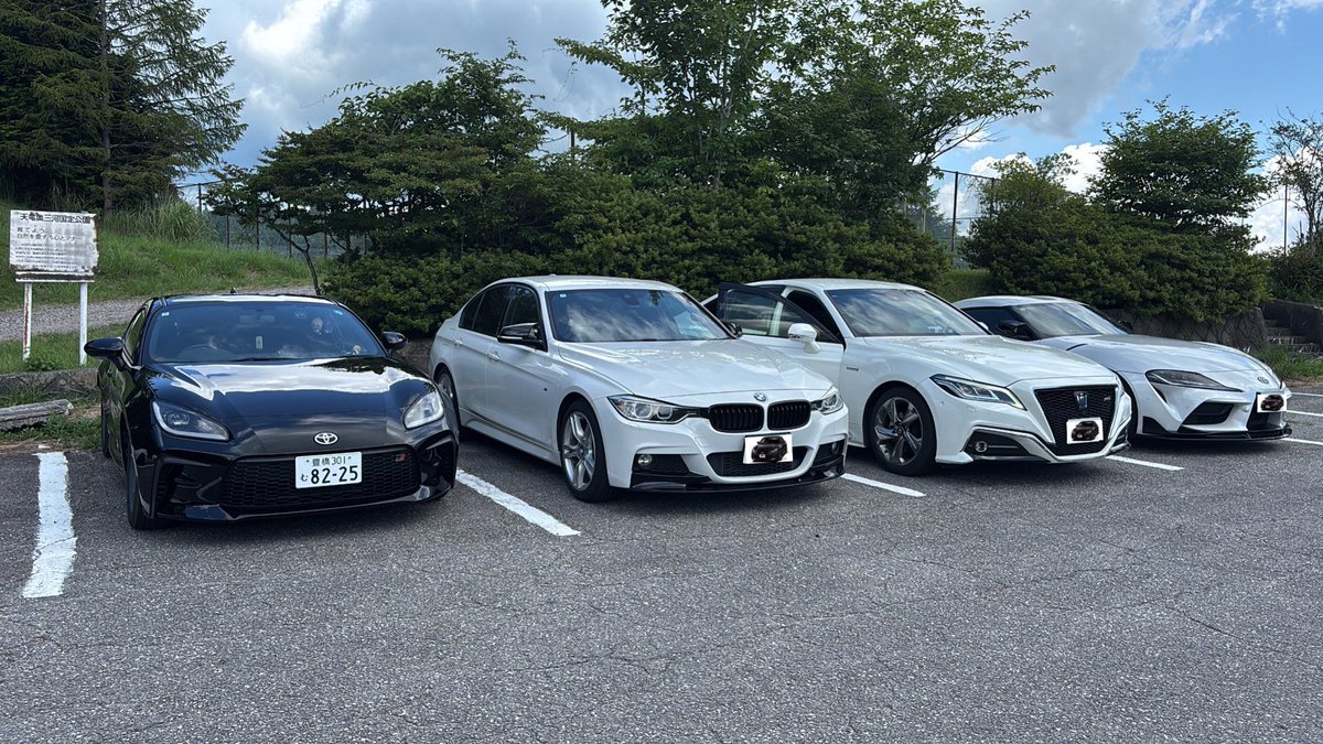 once_hisyo's tweet photo. 中学の同期と茶臼山へツーリング🚗
8/10

 #茶臼山 #gr86  #grスープラ #220クラウン #320i https://t.co/30MOHJFLni