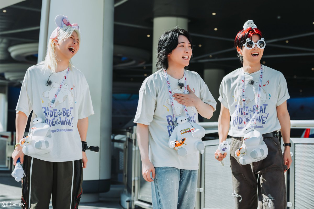 tbsTV_MGA's tweet photo. 📸❎テレビ×ミセス キリトリ

🫟ベイマックスのハッピーライド🫟

『Carrying Happiness』を熱唱する
#大森元貴 さん🎤
そして音楽に合わせて身体をゆらす
#若井滉斗 さん と #藤澤涼架 さん🥳💫

🔗https://t.co/Zow1gmrgjw

#MrsGREENAPPLE 
#テレビミセス https://t.co/ljitM6pmcX