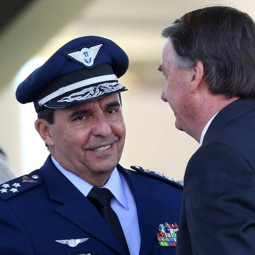 republiqueBRA's tweet photo. 🤬 🟨 Em seu livro "Eu Disse NÃO: Uma Trincheira Antigolpista", o ex-comandante da Aeronáutica Carlos Baptista Júnior relata que, em novembro de 2022, Jair Bolsonaro lhe disse: "BJ, eu já te dei dois cartões amarelos", interpretada como uma forma de pressão em meio às discussões sobre uma possível ruptura institucional.