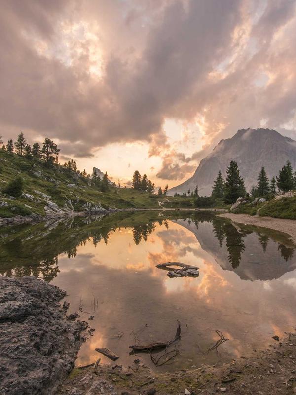 theadvtech's tweet photo. Let Canvas Melody transport you to 'Twilight's Mirror.' Our AI beautifully captured the essence of amber skies, still lakes, and whispered wisdom in this breathtaking track. Find your solace.

MP3: https://t.co/ggNU9tnBPf https://t.co/vNk4CgvRtw
