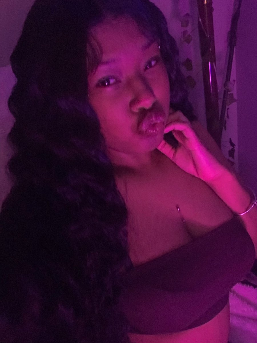 zeefree100's tweet photo. u like my piercing ? https://t.co/2hQO9GfADq