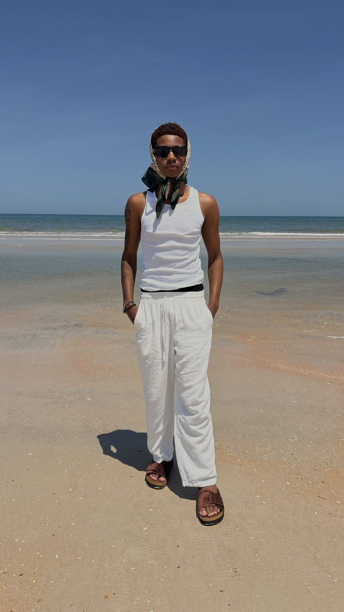 donnrue_'s tweet photo. Beach side https://t.co/2beKib3aQW