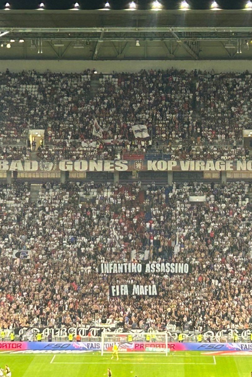 _FootPlus's tweet photo. 🚨😡 « INFANTINO ASSASSINO, FIFA MAFIA »

Le message des Bad Gones qui fait parler dans les tribunes. 🗣️

Les supporters lyonnais affichent clairement leur colère envers Gianni Infantino et la FIFA. 🔴🔵

#OL # Lyon https://t.co/C4sb86kZrA