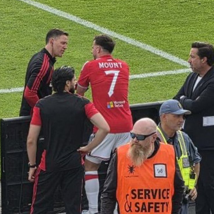 StakeFootball's tweet photo. 🚨🚨| JUST IN: Mason Mount has been receiving treatment for an 𝐈𝐍𝐉𝐔𝐑𝐘 sustained against PSG and has missed two days of training. 🤕🏴󠁧󠁢󠁥󠁮󠁧󠁿

{@DKingTelegraph} https://t.co/qV8KBgznvT