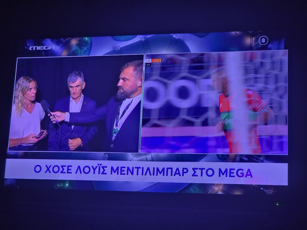 chrismtsxm's tweet photo. Σε τελείωσε Βαγγελα, δεν άντεξε αλλο σε έδωσε στεγνά( ότι έρχονται και φευγουν παίκτες χωρίς να ξέρουμε ποιοι θα μείνουν και όσοι έρχονται δεν εχουν κανει προετοιμασία) και είπε έμμεσα ότι θα παίξουμε 4-5 αγωνες χωρις να εχουν κλείσει οι μεταγραφές #OlympiacosFC #OlympiakosFC https://t.co/FggrB1eV80