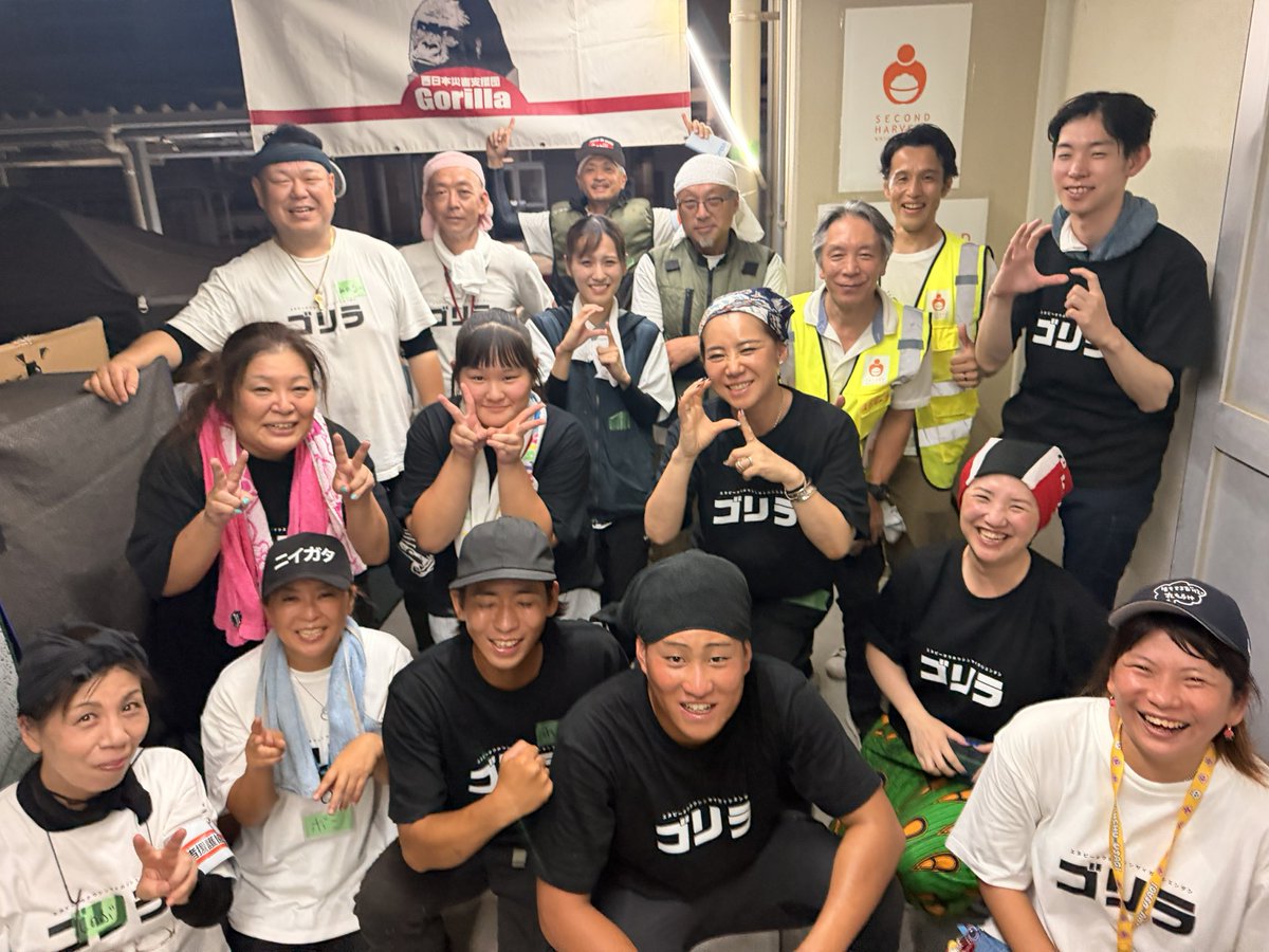 Joker5com's tweet photo. おはよようございます

本日も、17時30分から19時30分まで
八代第四中学校にて炊き出しを実施します。
避難所在所の方を優先に行っていますが
在宅避難の方も、是非是非お越しください
（無くなり次第終了します。）

#災害支援団Gorilla https://t.co/HuLB2IY69a