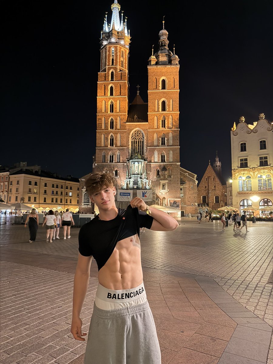 24david24_'s tweet photo. Krakow https://t.co/tzjoR9YBpw