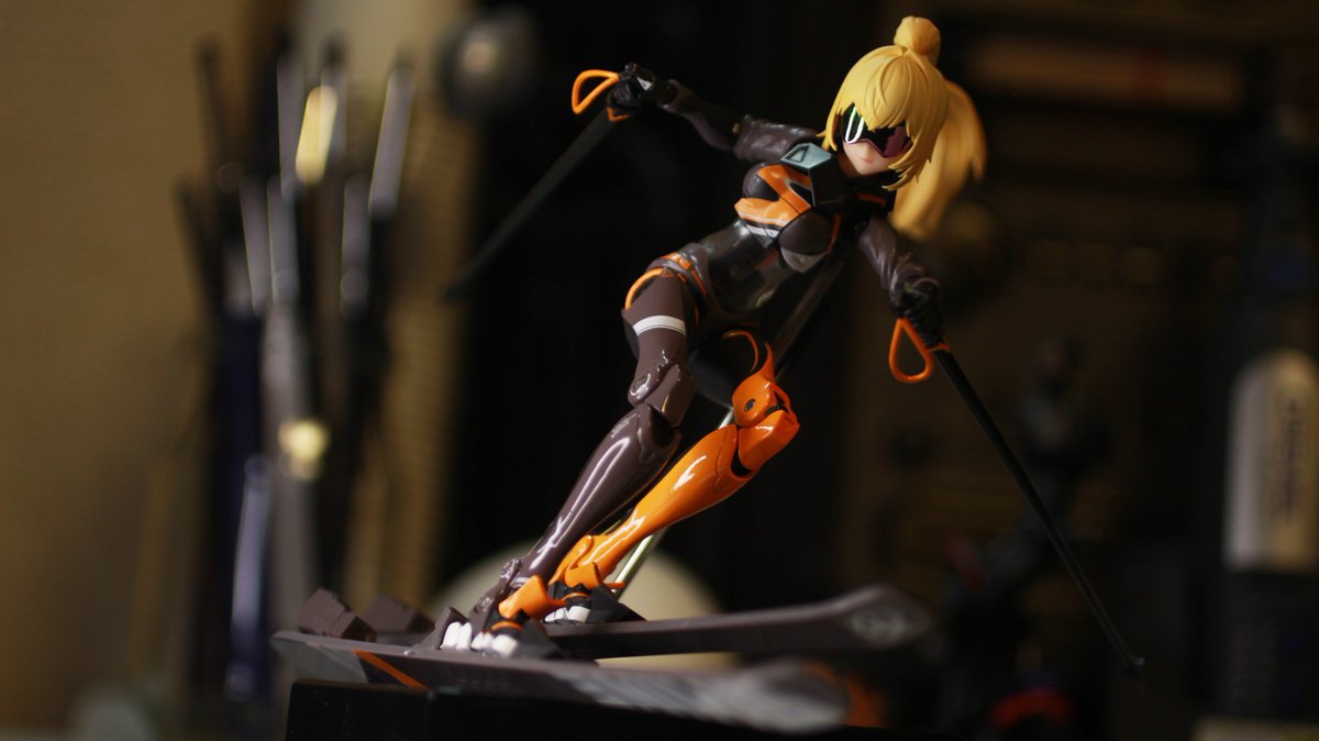 ジェネラスチャーガール フィギュリン アキバの某ショップにて8000円→3000円弱で購入したNINE REALMS/スキー