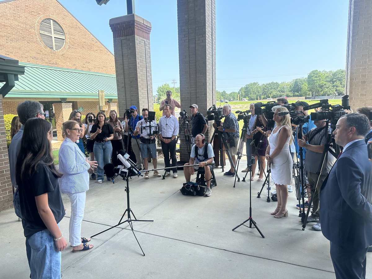 zilch_abby's tweet photo. @TaraServatius Hi Tara!!

It looks like you’re still in the business of fake news. 

She was the ONLY candidate today that had a media avail at this scale after voting. No scripted questions, no notes. 

5 media avails in 4 days. No other candidate can say the same. https://t.co/8QcLQSpAZt
