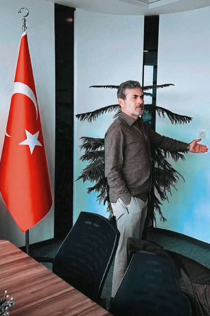 yapiyikilacak's tweet photo. bu adamı td değil de cumhurbaşkanı yapma fikri üzerine düşünüyorum https://t.co/87amaiXSe8