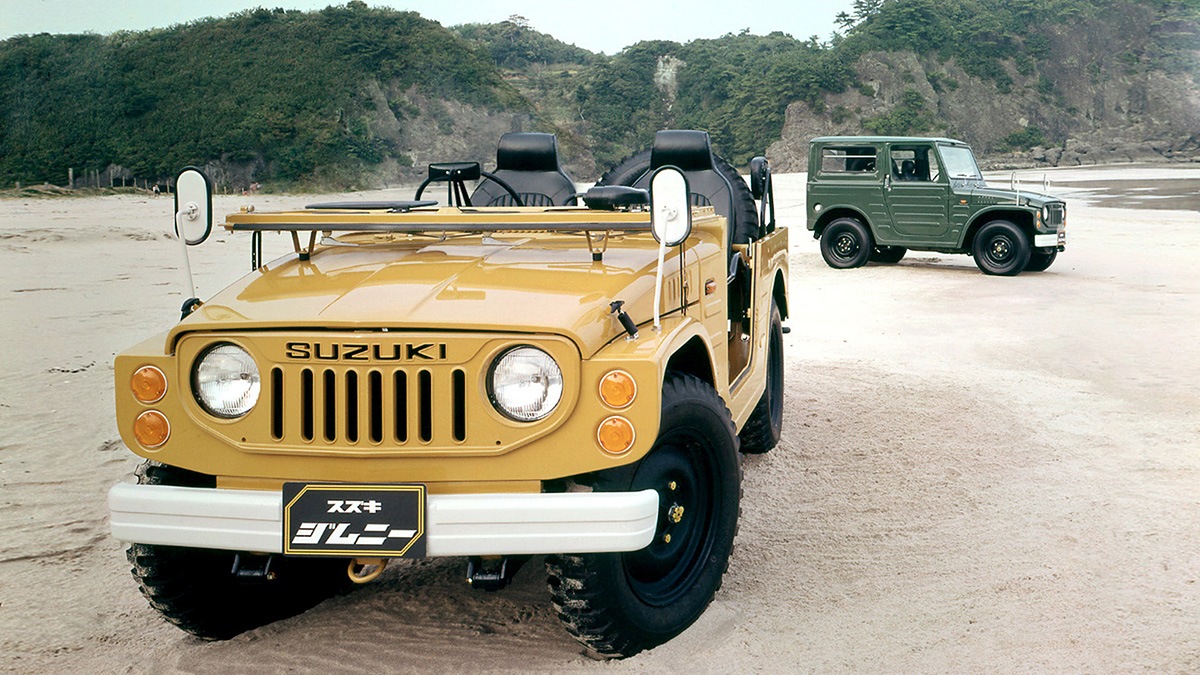 suzukicojp's tweet photo. ＼ジムニーの歴史を語る上で欠かせない一台🚙／
1972年に登場した #ジムニーLJ20。 それまでの空冷エンジンから、今のクルマでは当たり前となった「水冷エンジン」をいち早く採用したモデルです👀💡

この進化によって、長時間タフに走り続けられる「ねばり強さ」を獲得。
今のジムニーへと続く確かな礎となりました🙌🏻

半世紀以上経った今見ても色褪せない、この凛とした機能美。

「やっぱりジムニーは格好いい！」と思った方は、ぜひいいね👍🏻で教えてください！
 LJ20の魅力や、皆さまの思い出もリプライでお待ちしています💬