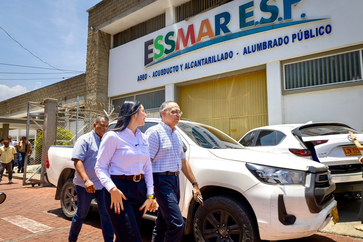 CarlosPinedoC's tweet photo. Mi gente, hoy damos un paso muy importante para Santa Marta: iniciamos formalmente el empalme para retomar la administración de la @essmar_esp , luego de la intervención de la @Superservicios desde 2021.

Durante los próximos tres días adelantaremos este proceso con el mayor compromiso, transparencia y responsabilidad. Queremos conocer, bajo un informe técnico, en qué condiciones se nos entrega la Essmar, cuáles son sus principales retos y cuál será el camino que debemos seguir para fortalecerla.