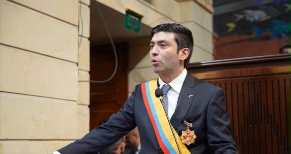 POLÍTICA | El presidente de la Cámara Nicolás Barguil advirtió que no es  posible, como lo están solicitando algunos congresistas, aplazar la  elección del contralor general, programada para mañana 12 agosto. “Si