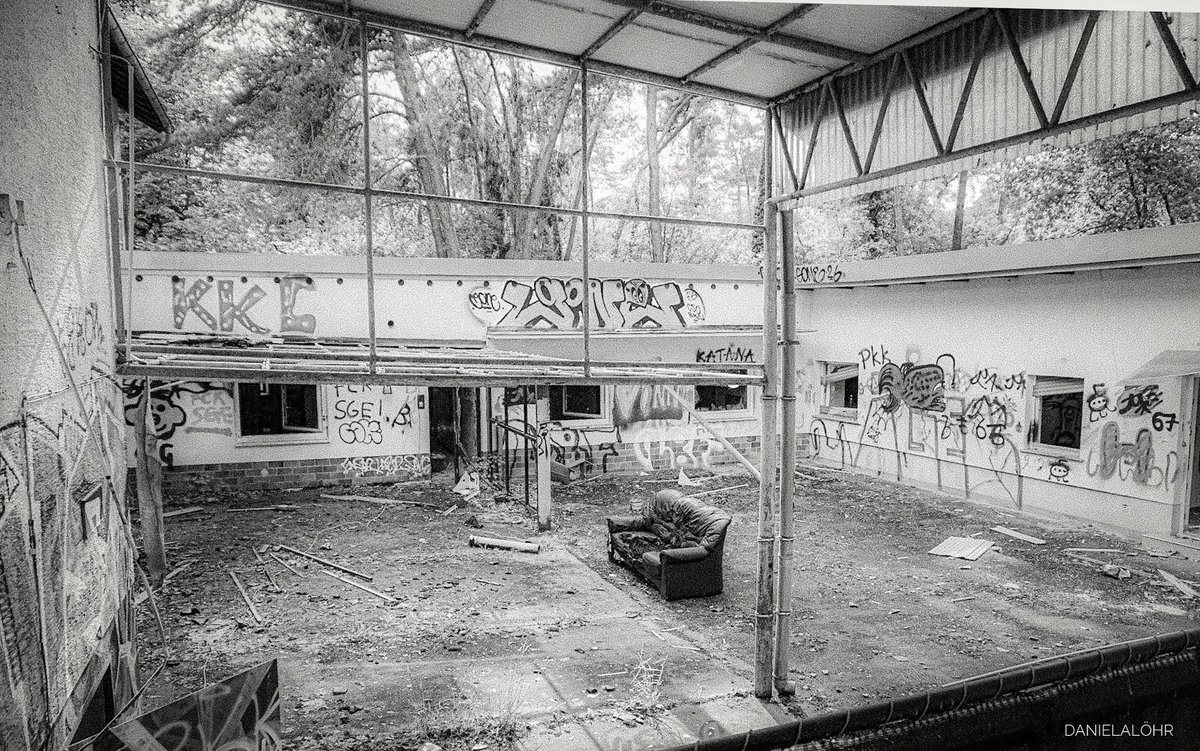 DanielaLoehr's tweet photo. 🌸🕊🌸
Lost Place- Verlassene Poesie
🌸🕊🌸
#Lostplace
#Photographie #Streetphotographie https://t.co/TurNQuEzsi