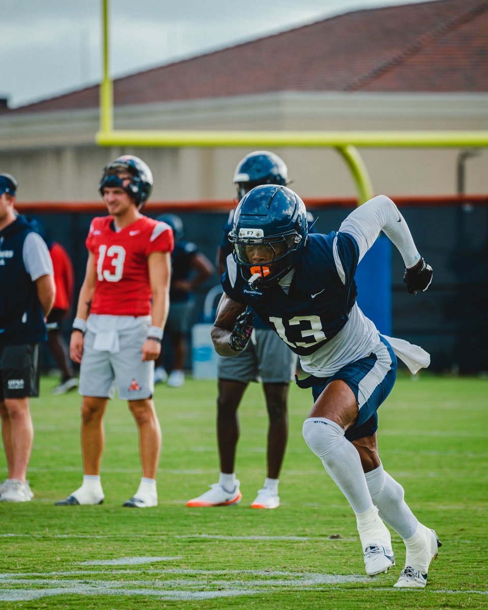 UTSAFTBL's tweet photo. No wasted days 💯

#210TriangleOfToughness | #BirdsUp🤙 https://t.co/Lx4EBvTKO4