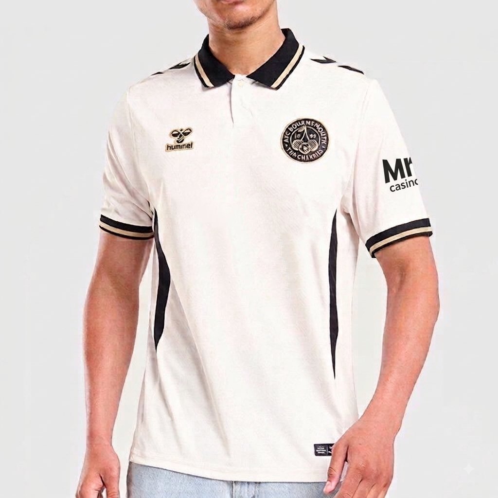 BournemouthArg's tweet photo. Se puede comprar sin el sponsor? 😪 Es realmente hermosa así 

#afcb 🍒 https://t.co/lf43PuTWiC