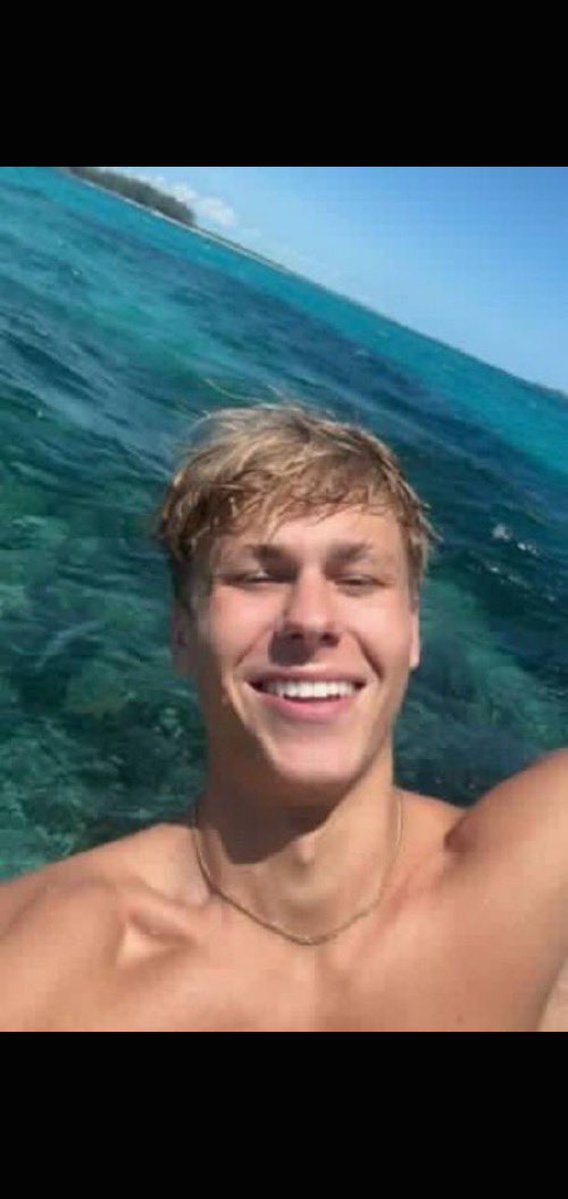 Austinghzo's tweet photo. Y not hang out with my bait f1les 
Am on my way to bio up join me lets have some fun and more available 
#guys https://t.co/SU9rGqDC6F