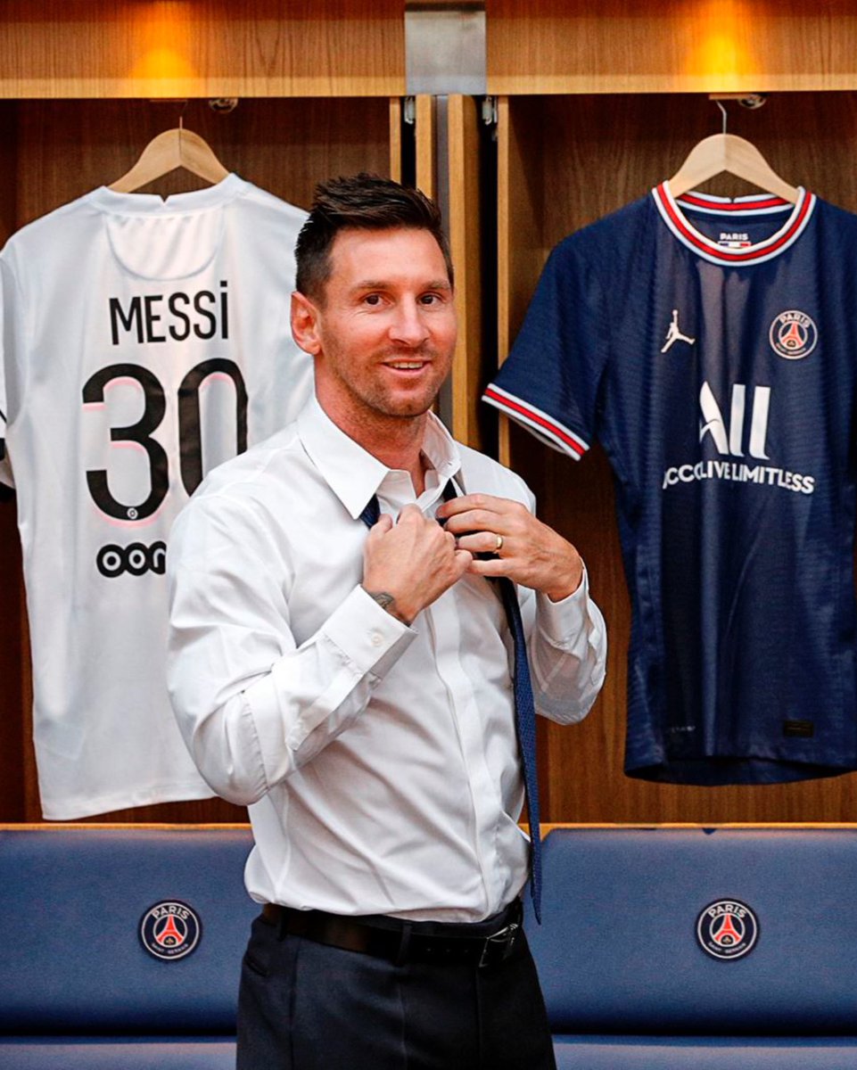 PSG_espanol's tweet photo. Hace 5 años, Lionel Messi era presentado oficialmente como parisino 🔴🔵 https://t.co/m8yj9xq5x7