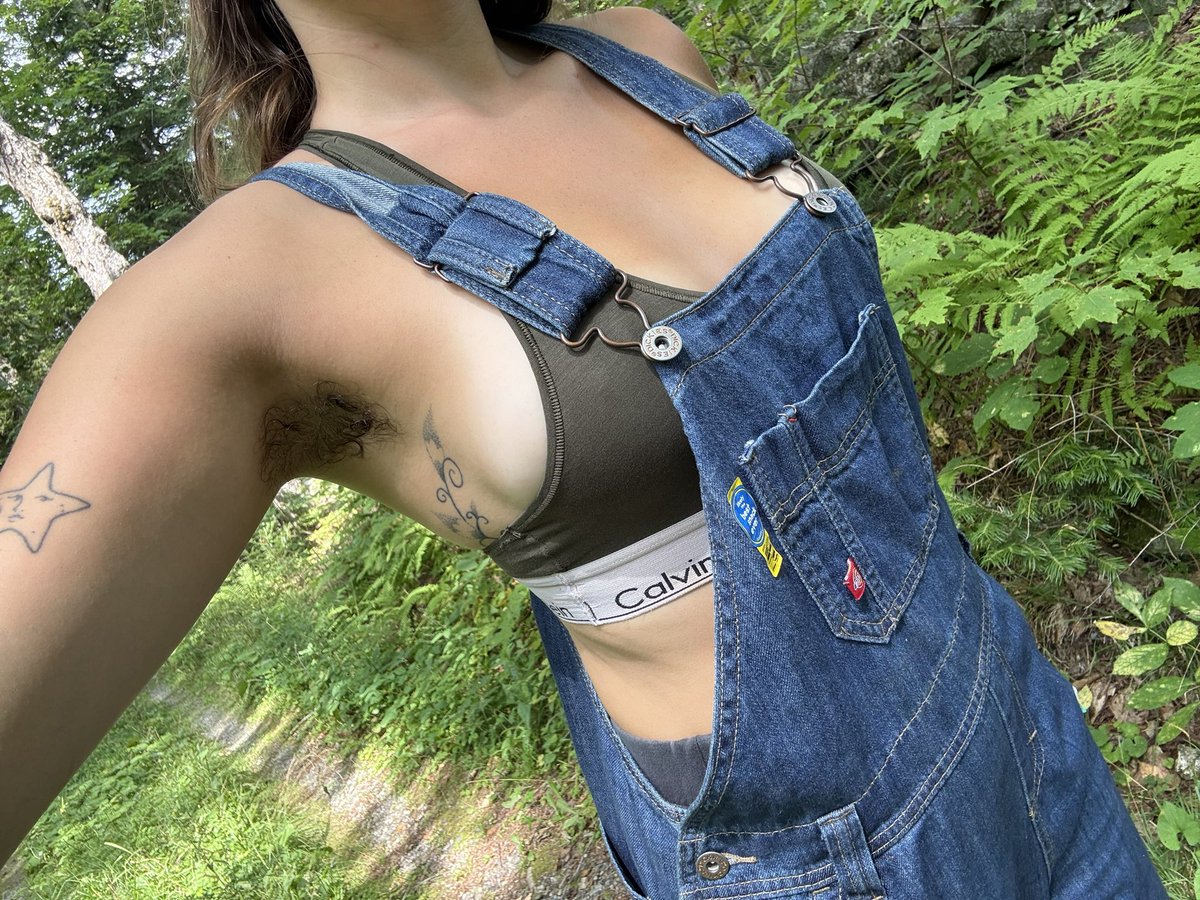 beg4becca's tweet photo. armpit &amp;a little side boob you’re welcome https://t.co/ONanFOtX5Q