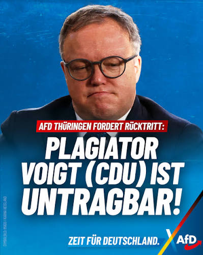 HauptstadtX's tweet photo. Normalerweise müsste er wegen Betrugs nicht nur sein Amt niederlegen, sondern auch seine Bezüge als Ministerpräsident zurückzahlen, da er diesen Posten nur durch Betrug erschliichen und Streichen der Pensionsansprüche

#Plagiator https://t.co/52QrKYOpwk