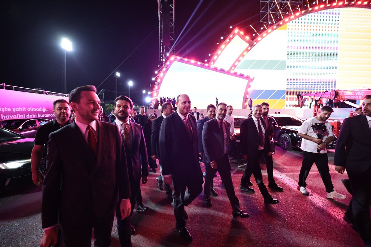 AkpartiAnkara's tweet photo. 📍 Başkent Millet Bahçesi

Teşkilatlardan Sorumlu Genel Başkan Yardımcımız Sn. @abuyukgumus ve İl Başkanımız Sn.@hakanhanozcan, 14 Ağustos Cuma günü Başkent Millet Bahçesi’nde gerçekleştireceğimiz ‘25. Yıl Özel Mitingi’ öncesinde hazırlık çalışmalarını yerinde inceledi.

Milletimizle Çeyrek Asır, Türkiye Geleceğe Hazır🇹🇷