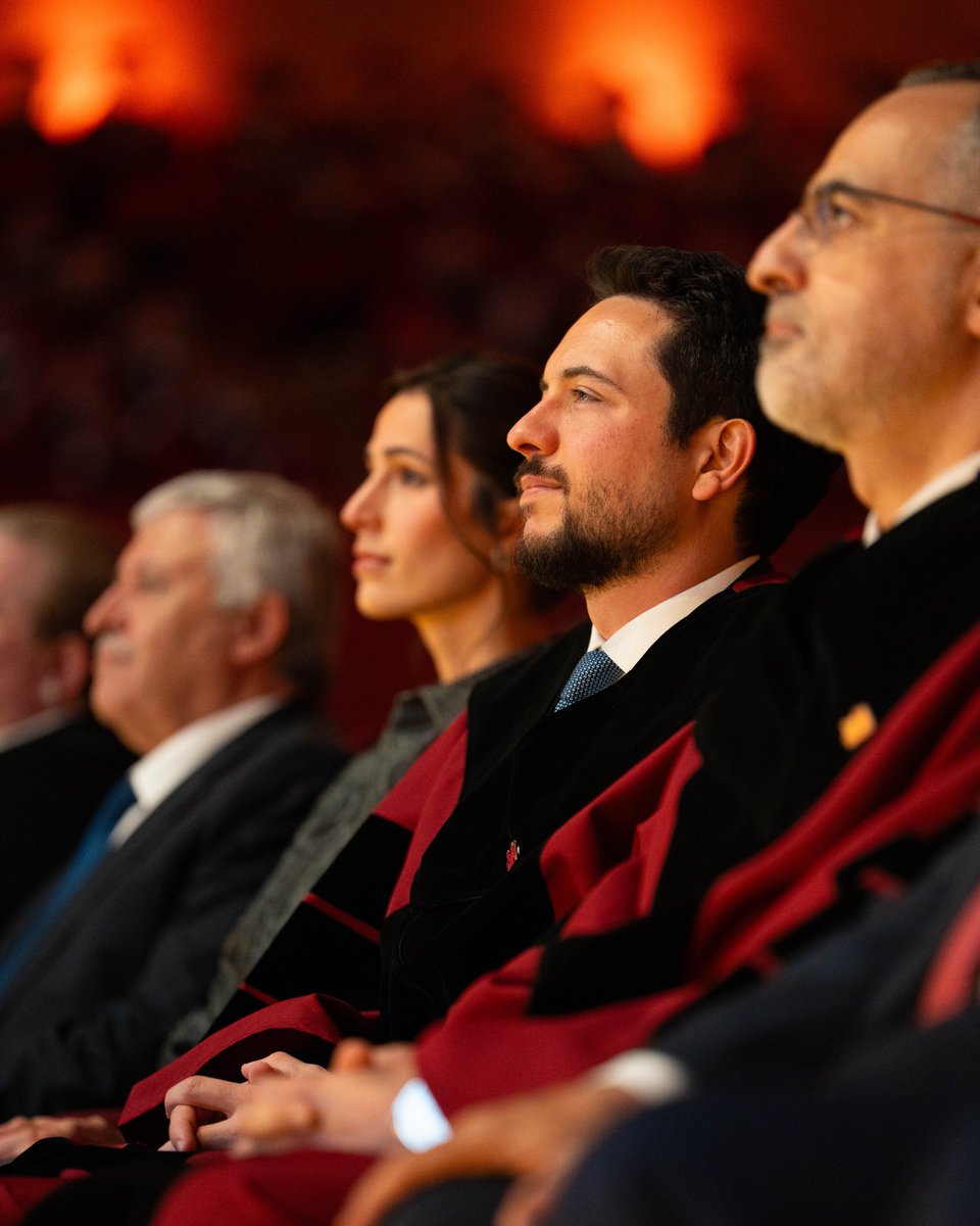 RHCJO's tweet photo. سمو الأمير الحسين بن عبدالله الثاني ولي العهد يرعى، بحضور سمو الأميرة رجوة الحسين، حفل تخريج الفوج السادس من طلبة جامعة الحسين التقنية، والذي ضم 450 خريجا وخريجة من مختلف الدرجات والتخصصات التقنية والتطبيقية.
#الأردن https://t.co/L6ydtkFvX3