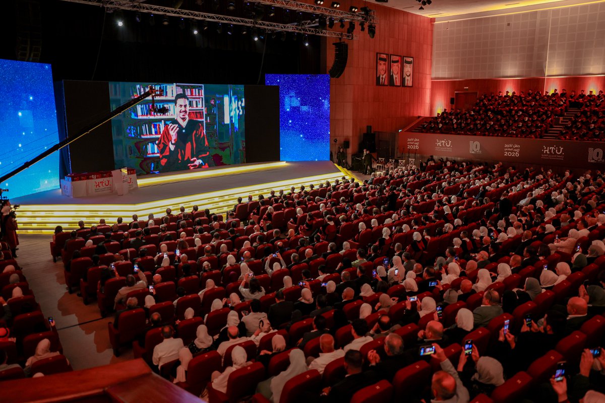 RHCJO's tweet photo. سمو الأمير الحسين بن عبدالله الثاني ولي العهد يرعى، بحضور سمو الأميرة رجوة الحسين، حفل تخريج الفوج السادس من طلبة جامعة الحسين التقنية، والذي ضم 450 خريجا وخريجة من مختلف الدرجات والتخصصات التقنية والتطبيقية.
#الأردن https://t.co/L6ydtkFvX3
