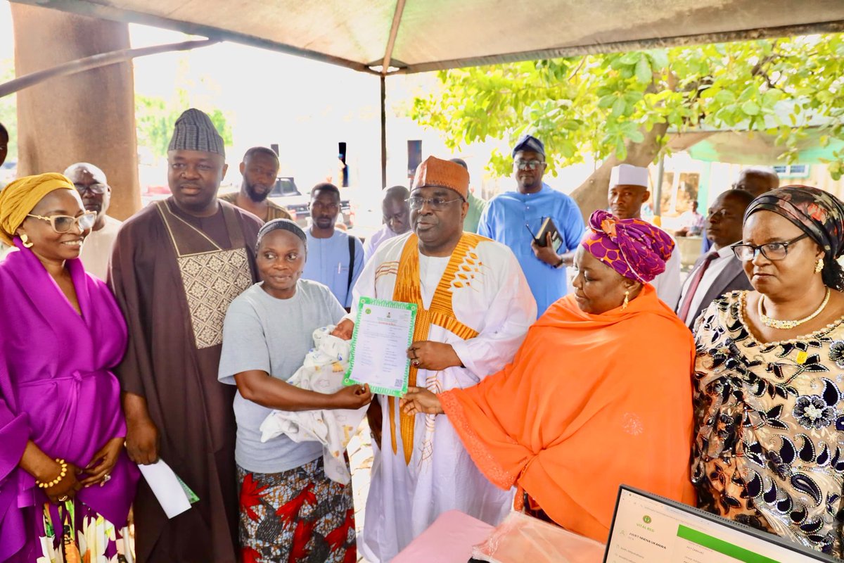 natpopcom's tweet photo. The NPC Chairman, Dr. Aminu Yusuf, today, inspected digital birth registration exercises and presented digital certificates to newborns, at the NPC Registration Centre inside Wuse General Hospital, Abuja, as part of activities to commemorate the 2026 CRVS Day. https://t.co/NEfK93bewI