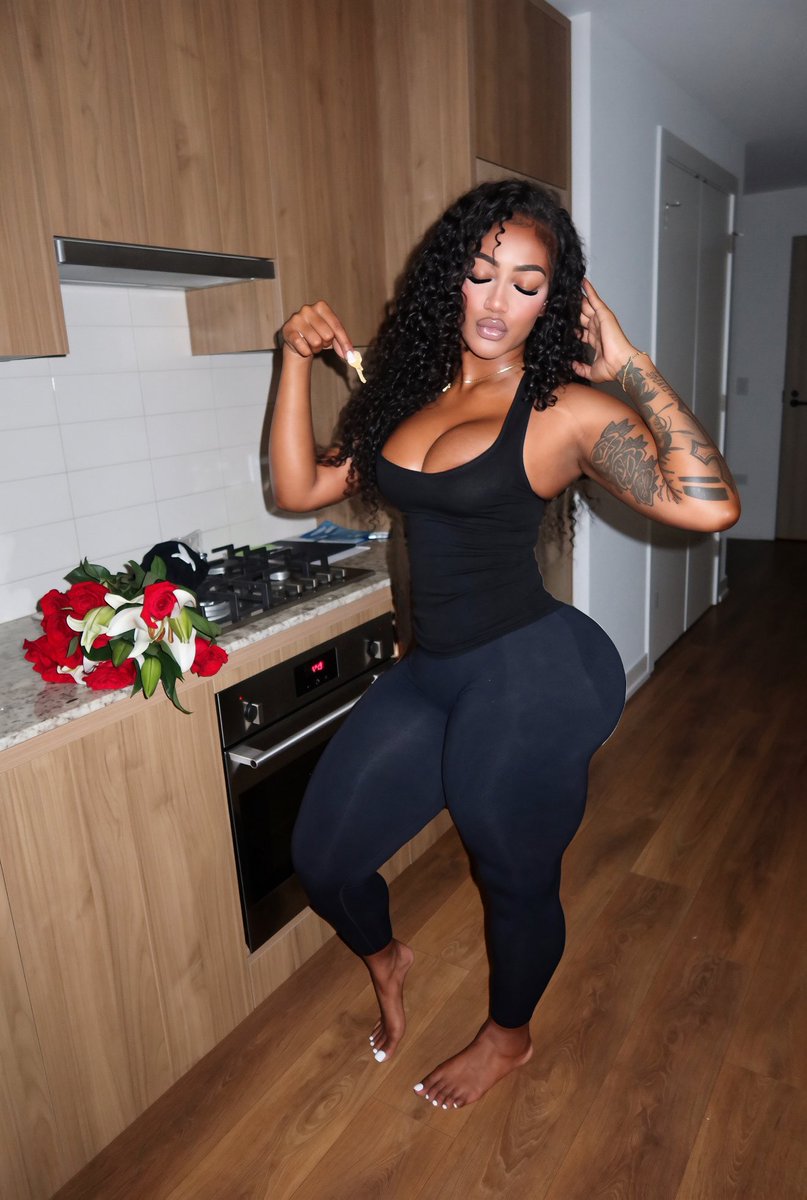thorpe_jada's tweet photo. signed for my first lux apt 🥳 https://t.co/hEMjeXIsFb
