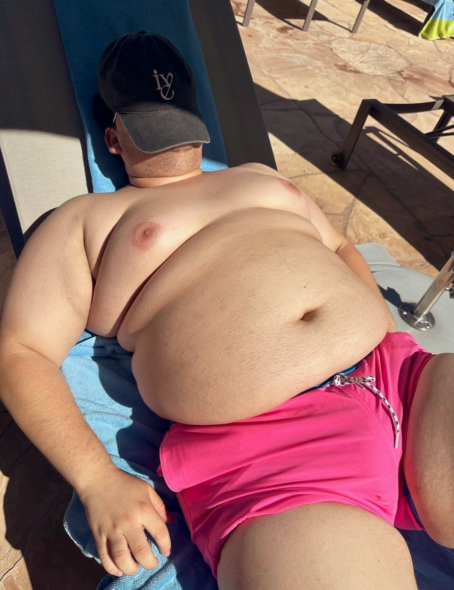 ChubRubLA's tweet photo. Time 2 Tan☀️ https://t.co/5HDtRPizDD