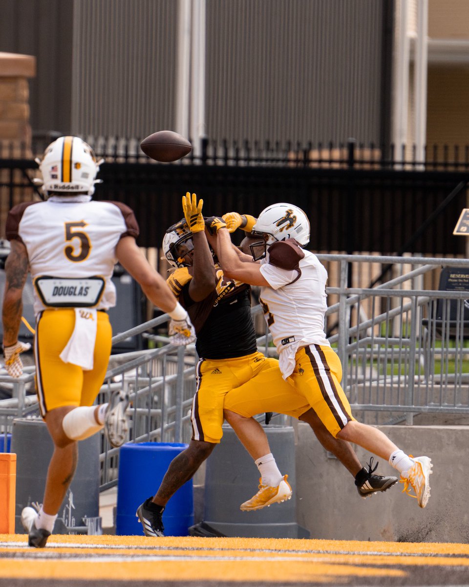 wyo_football's tweet photo. Fired up 🔥 https://t.co/cfUdXanp6q