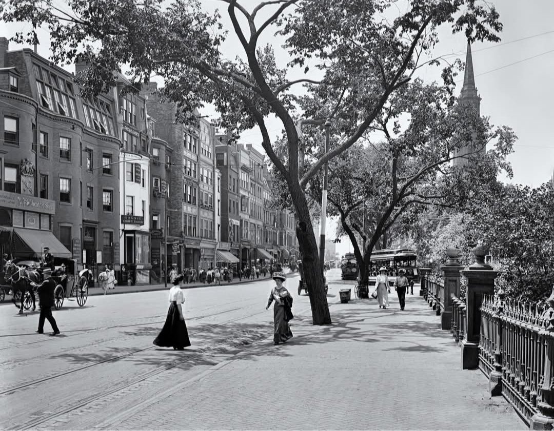 OldSchoolBoston's tweet photo. "Old School" view down Boylston Street 1910.  (Library of Congress) https://t.co/8WvO1KQbtZ