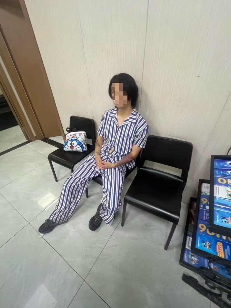 LinHanxxxx's tweet photo. 龙少滚🔪：打了，我们朋友出了派出所直接跑 https://t.co/vqpvTdFe7A