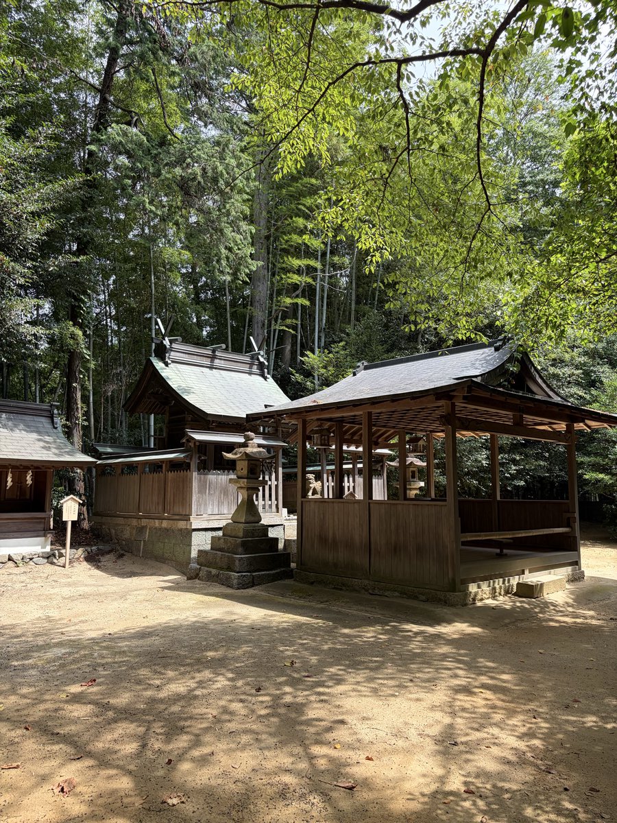 gassyou2's tweet photo. 飛鳥坐神社（あすかにいますじんじゃ）
奈良県高市郡明日香村

奈良の飛鳥を代表する神社
飛鳥坐神社を参拝

御朱印を頂いてきました

創始以来 飛鳥家が代々宮司を務め 現在の宮司は87代目にあたるそうです https://t.co/miVuvUQjRy