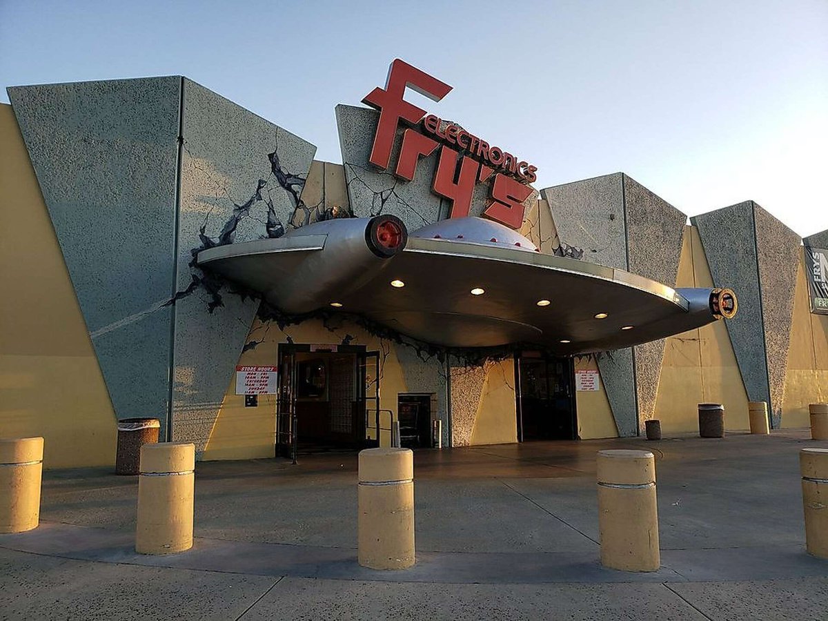 bestcoastgary's tweet photo. @la_dorkout Fry’s was absolutely THE BEST! And I live so close to this particular one, it’s still heartbreaking 😢 https://t.co/PoAEndMWGw
