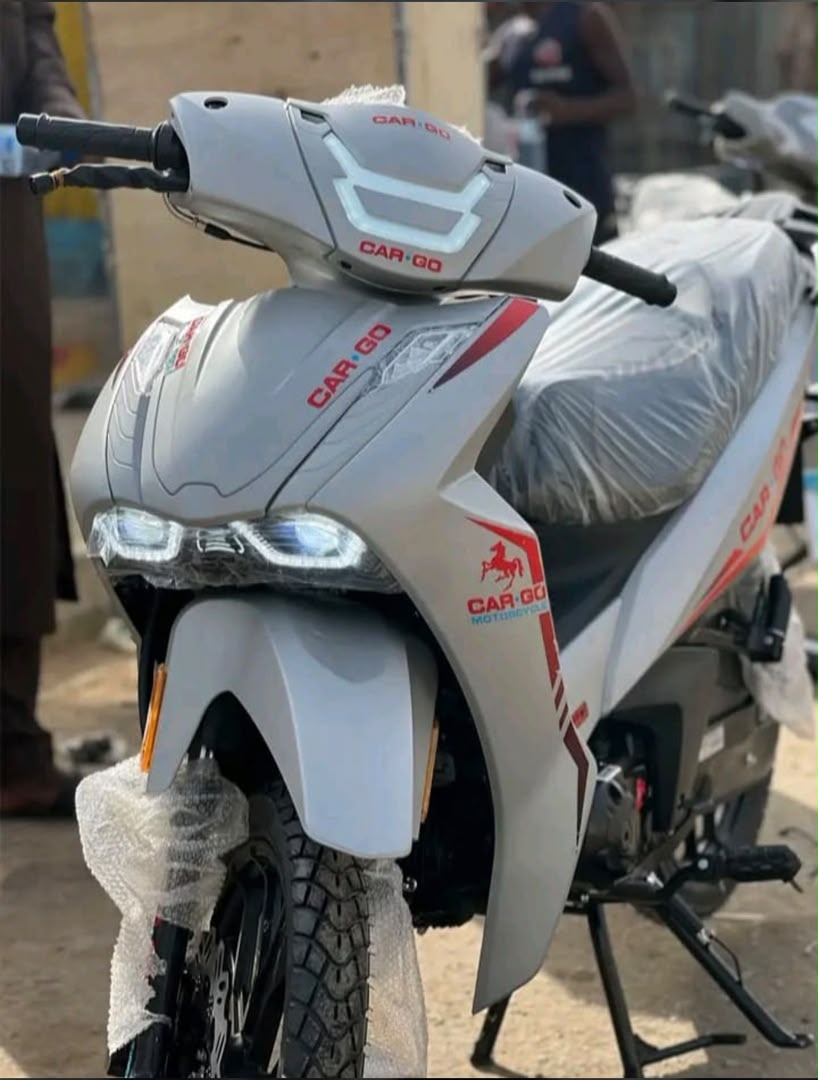jibrinyushau1's tweet photo. Hon. Garba Mohammed Sabongari (Yareeman Makarfi),[Wan'yan Gubuchi]Mentor,political Father,and also a Leader who possessed all the qualities of Leadership has generously provided brand-new motorcycles to all 10 Council Members under his constituency. 
@ubasanius ✌️
@Yarimamakarfi https://t.co/VawifXsRdY
